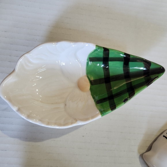 Christmas Gnome Measuring Cups Set of 4 Holiday Kitchen Decor Ceramic Baking Set - Picture 8 of 11